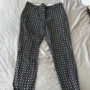 H&M cropped ankle pant with zipper. Black and white pattern, size US 6
